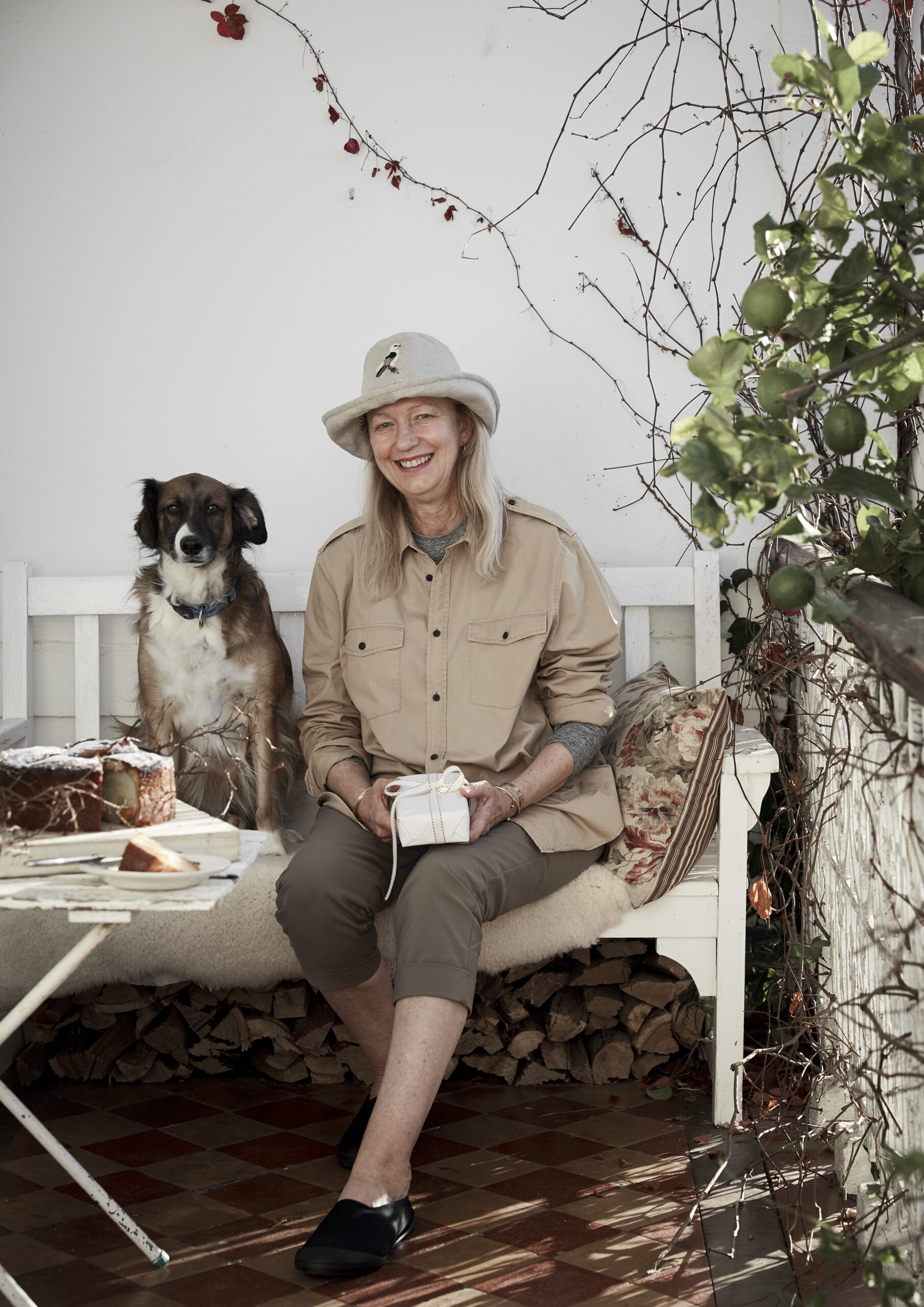 Inggs' "Bird-Dog-Bokkie": Experimental linen embroidery.